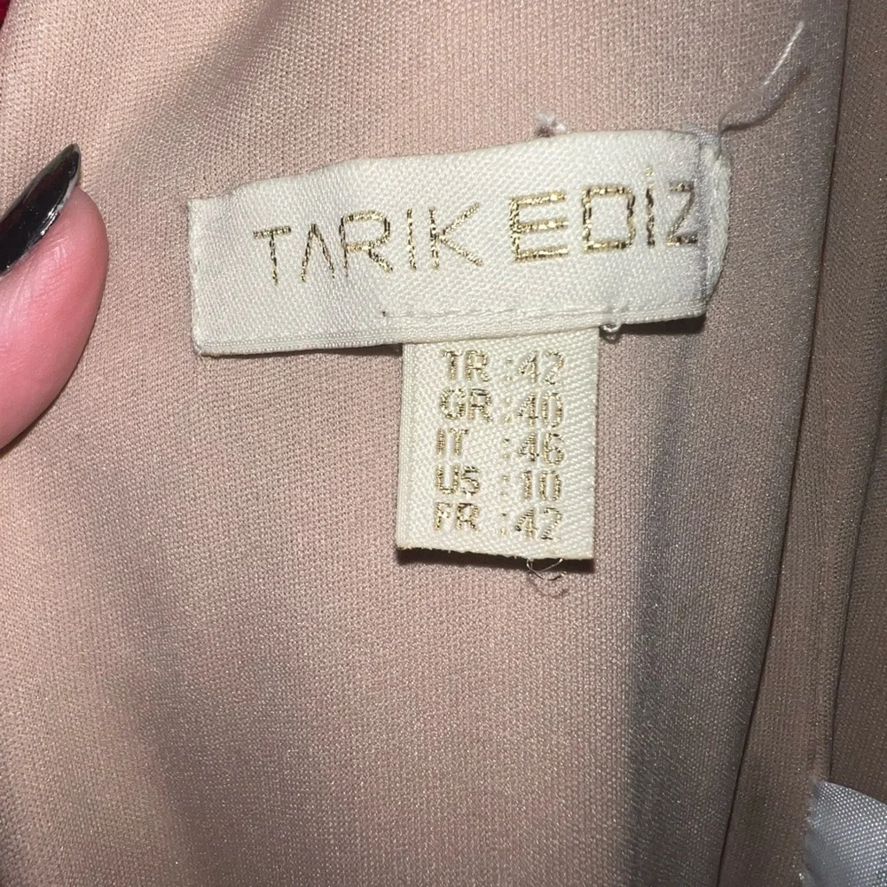 Tarik Ediz Gown‎